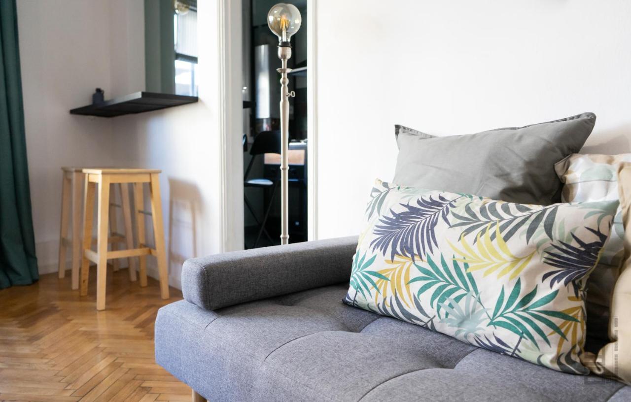 S Q U A Re Palace Gallery//apartment Bucarest
