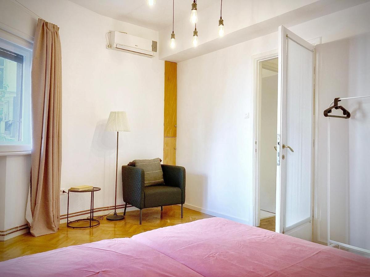 S Q U A Re Palace Gallery//apartment Bucarest