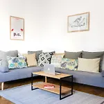 S Q U A Re Palace Gallery//Apartment